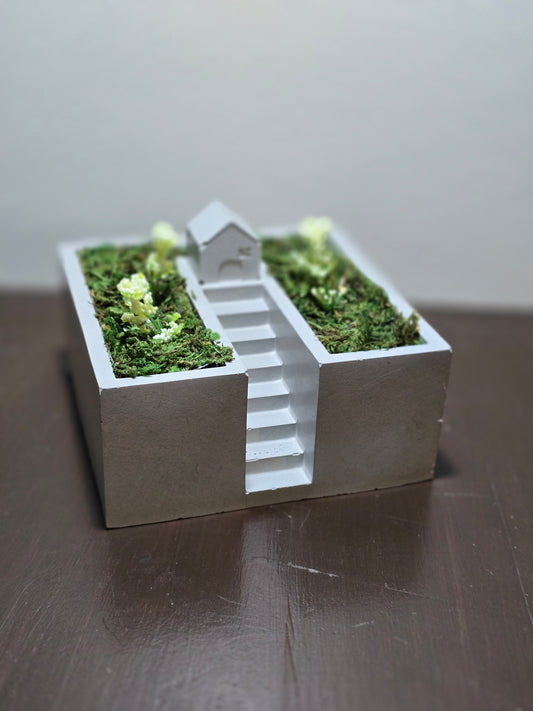 Decorative Concrete Vase - Mini House with Garden (decoration not included)